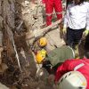 نجات یک مصدوم از زیر آوار با تلاش بی وقفه آتش نشانان 