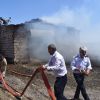 آتش سوزی پرس های کاه بر روی بام های روستای میرآباد