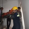 نجات مصدوم از طبقه چهارم یک ساختمان در دست ساخت در خیابان نور | عکس از : حمید چنارانی