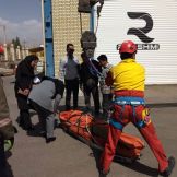 نجات کارگر ساختمانی از ارتفاع 8 متری - سازمان آتش نشانی و خدمات ایمنی شهرداری نیشابور