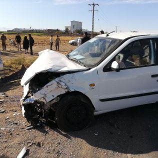 آتش نشانی نیشابور - یک کشته و مجروح در پی برخورد شدید 3 خودرو