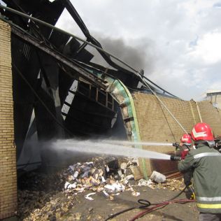 آتش نشانی نیشابور - آتش سوزی کارخانه تولید روغن نباتی مایع