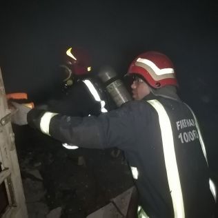آتش نشانی نیشابور - آتش سوزی یک منزل در دست ساخت در جاده روستای غار