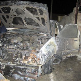 آتش نشانی نیشابور -  خودرو پراید در میان شعله های آتش