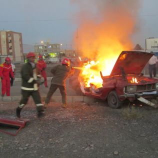 آتش نشانی نیشابور - آتش سوزی خودرو تاکسی سمند