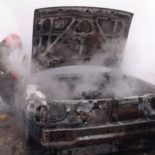 آتش نشانی نیشابور - آتش سوزی خودرو پیکان