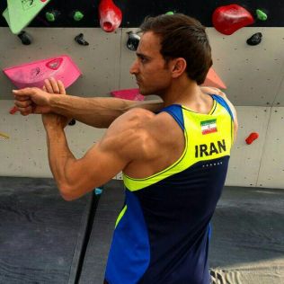 آتش نشانی نیشابور - حمید رضا توزنده‌جانی، در جمع تیم ملی اعزامی به بیست و چهارمین دوره مسابقات سنگ‌نوردی قهرمانی آسیا