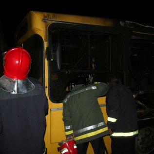 آتش نشانی نیشابور - اتوبوس واحد دچار آتش سوزی شد