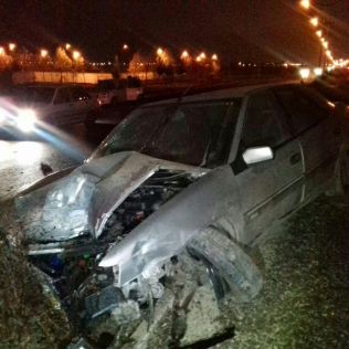 آتش نشانی نیشابور -  خارج شدن خودرو زانتیا از مسیر خود حادثه ساز شد