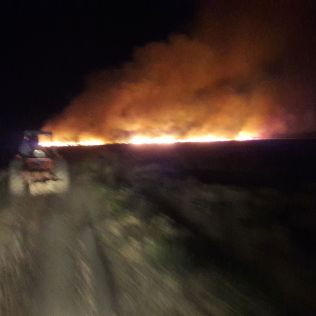 آتش نشانی نیشابور - شب سخت آتش نشانان و تقدیر شهردار از آنان