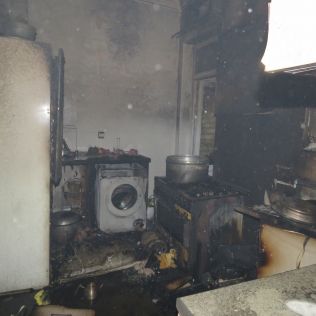 آتش نشانی نیشابور - بی احتیاطی موجب آتش سوزی منزل مسکونی شد