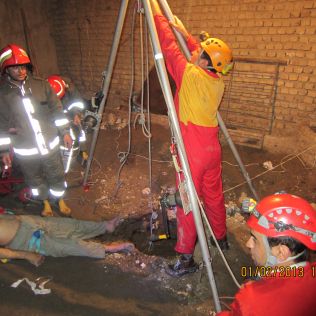 آتش نشانی نیشابور - گاز چاه جان یک نفر را گرفت