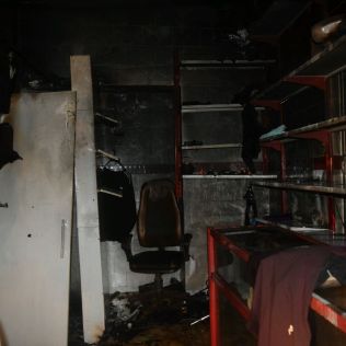 آتش نشانی نیشابور - آتش سوزی لباس فروشی در خیابان فردوسی جنوبی