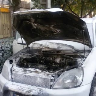 آتش نشانی نیشابور - آتش سوزی خودرو در خیابان فردوسی شمالی 
