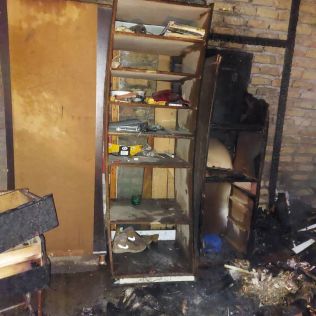 آتش نشانی نیشابور - حریق مغازه ام دی اف توسط آتش نشانان خاموش شد.