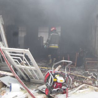 آتش نشانی نیشابور - انفجار گاز  منزل مسکونی را ویران کرد