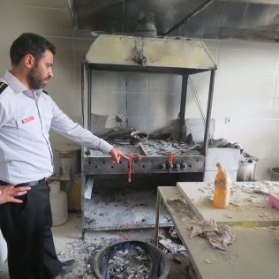 آتش نشانی نیشابور - نشت گاز موجب آتش سوزی مغازه ساندویچی شد