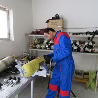 آتش نشانی نیشابور -  به همت همکاران آتش نشانی نیشابور  10 دستگاه تنفسی تعمیر و به چرخه عملیات بازگشت.