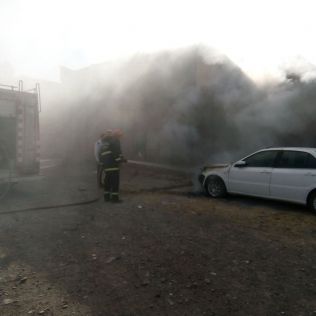 آتش نشانی نیشابور - آتش سوزی خودرو سواری توسط آتش نشانان خاموش شد