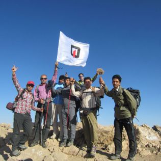 آتش نشانی نیشابور - صعود آتش نشانان به قله بینالود