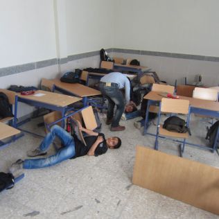 آتش نشانی نیشابور - مانور زلزله در مدارس نیشابور همزمان با سراسر کشور برگزار شد