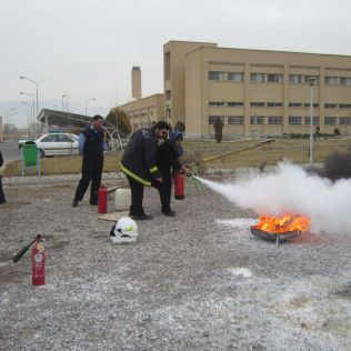 آتش نشانی نیشابور - کارکنان بیمارستان حکیم آموزش ایمنی و آتش نشانی دیدند