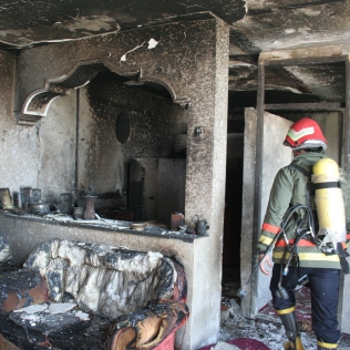 آتش نشانی نیشابور - آتش سوزی منزل مسکونی د راثر استفاده از اجاق گاز برای گرما