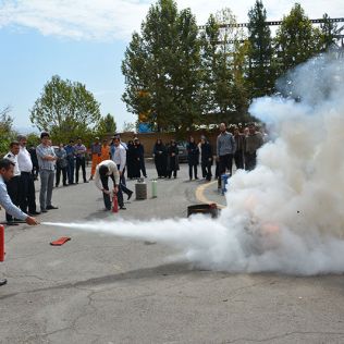 آتش نشانی نیشابور - کارکنان بیمارستان حکیم در لباس آتش نشان