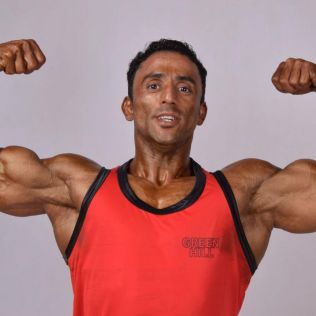 آتش نشانی نیشابور - آتش نشان نیشابوری قهرمان مسابقات پرورش اندام کشور شد.