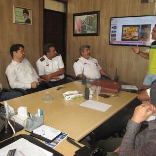 آتش نشانی نیشابور - برگزاری جلسه ساخت اتاقک دود در محل ایستگاه آموزشی عملیاتی