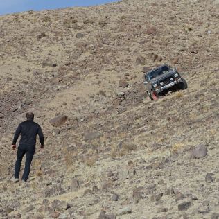 آتش نشانی نیشابور - جلوگیری از سقوط پاترول به داخل دره