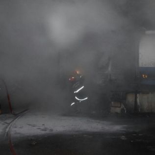 آتش نشانی نیشابور - حادثه ای که با تلاش فرشتگان نجات به فاجعه تبدیل نشد