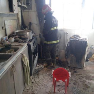 آتش نشانی نیشابور - نشت گاز موجب مشتعل شدن سیلندر گاز شد