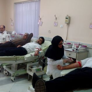 آتش نشانی نیشابور - اهدای خون توسط آتش نشانان