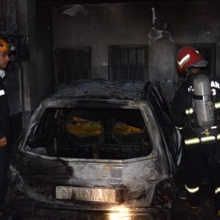 آتش نشانی نیشابور - نجات سه خانواده از درون دود و آتش توسط آتش نشانان