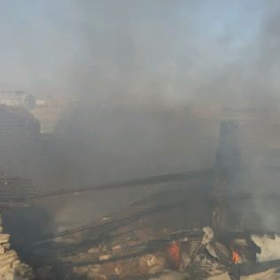 آتش نشانی نیشابور - آتش سوزی انبار ضایعات و بسته بندی کارتن در نیشابور