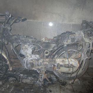 آتش نشانی نیشابور - آتش سوزی موتورسیکلت در مجاورت آبگرمکن