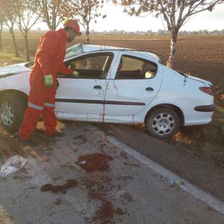آتش نشانی نیشابور - دو حادثه واژگونی در جاده باغرود و جاده کارخانه آسفالت دو مصدوم داشت