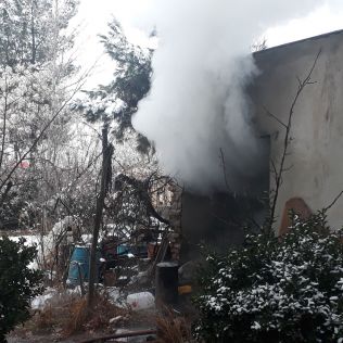 آتش نشانی نیشابور - آتش سوزی آبگرمکن منزل مسکونی توسط آتش نشانان مهار شد