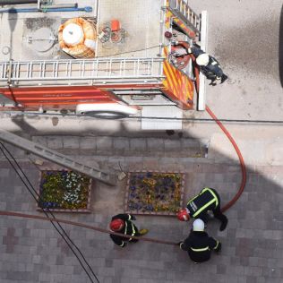 آتش نشانی نیشابور - پایش آمادگی نیروهای عملیاتی در آتش سوزی ساختمان های بلند